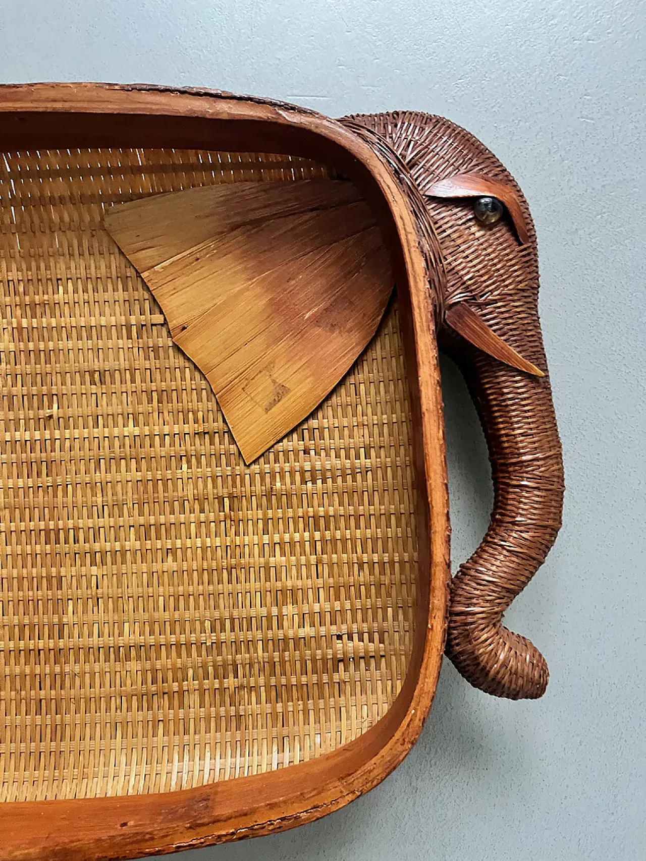 Vassoio Boho cinese in vimini, anni '50 1