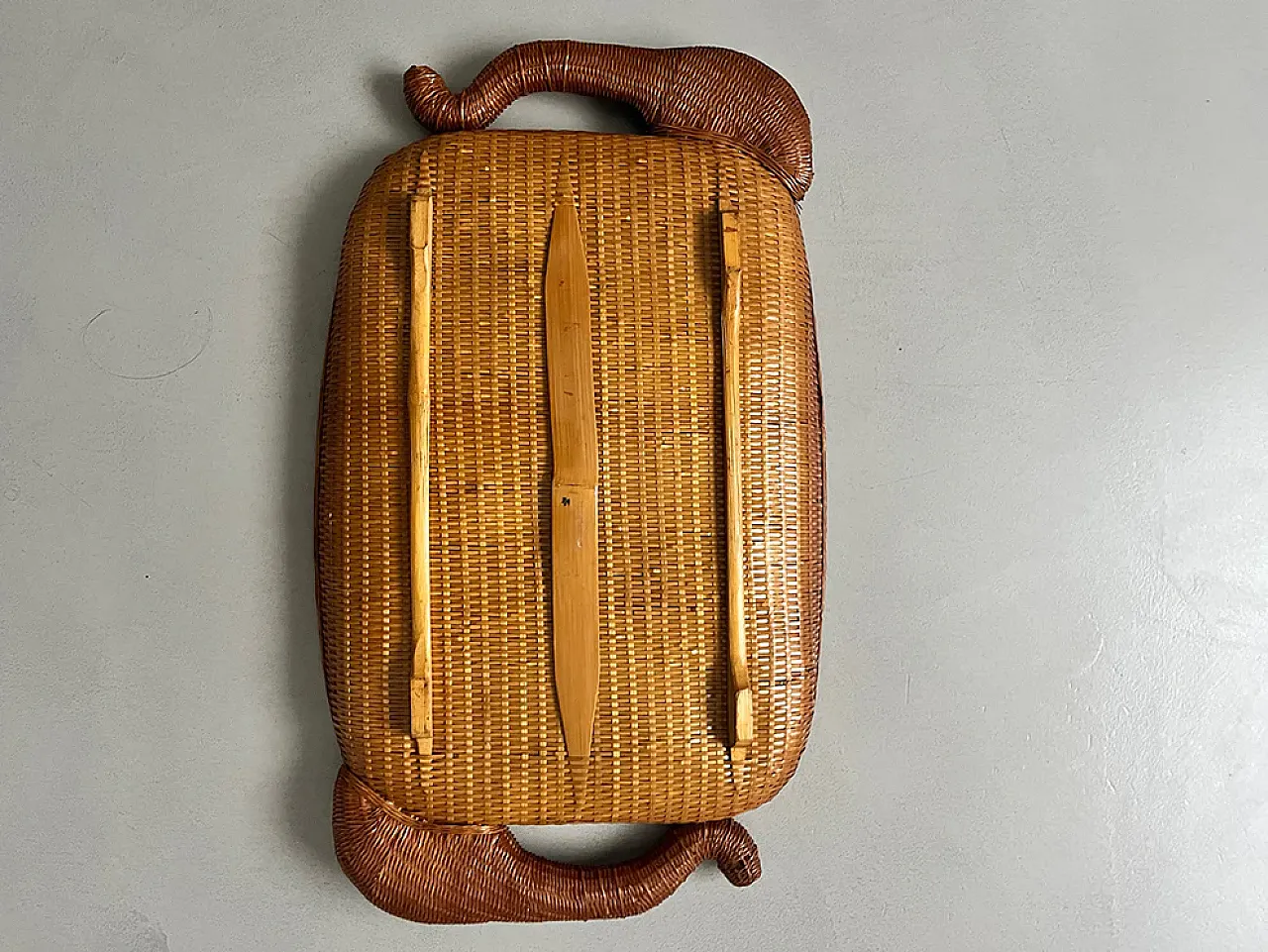 Vassoio Boho cinese in vimini, anni '50 4