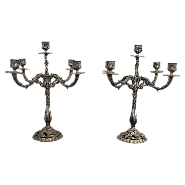 Coppia di candelieri in metallo argentato, anni '80