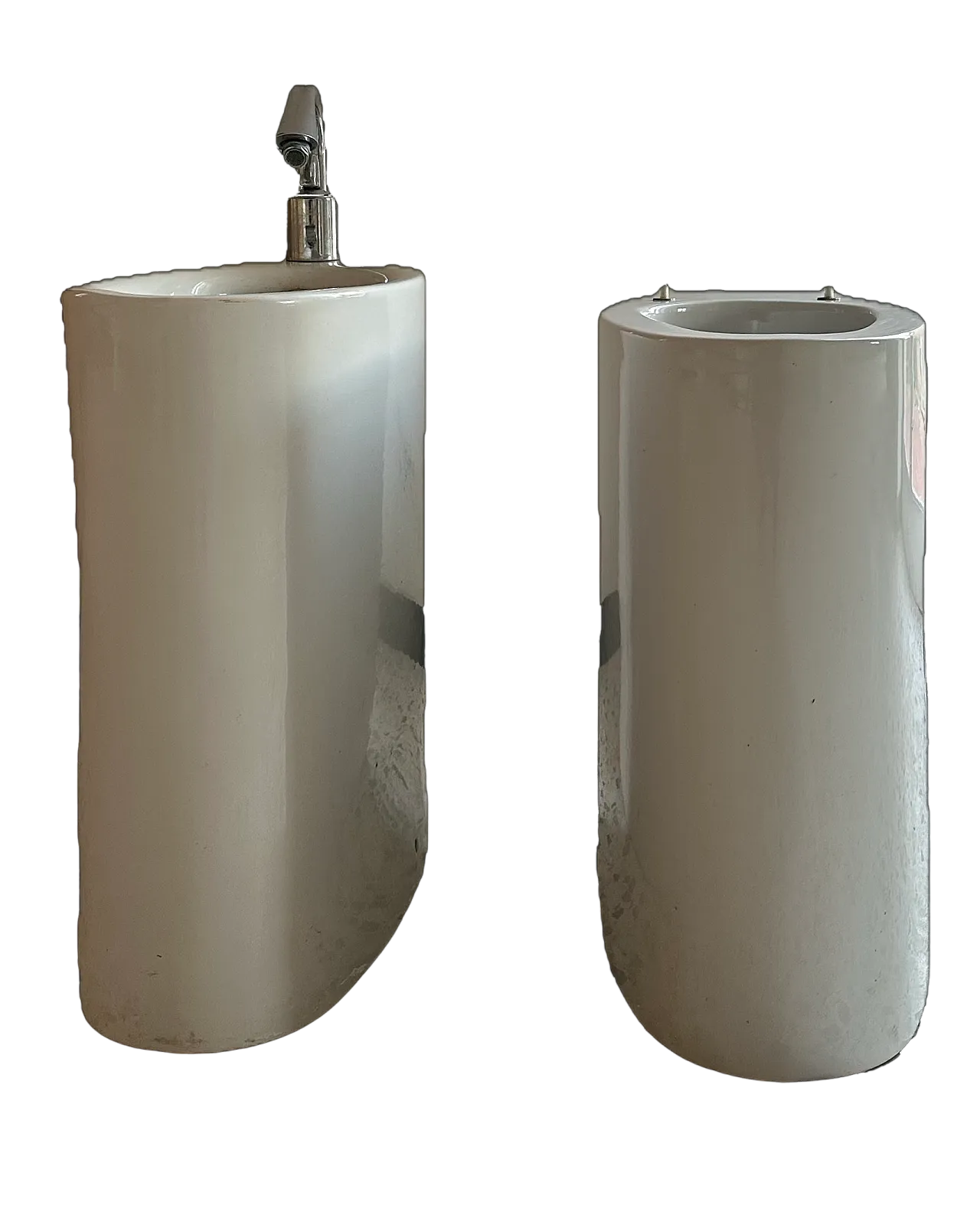 Sanitari XL di Paolo Tilche e rubinetto Iperbole di Gae Aulenti, anni 4