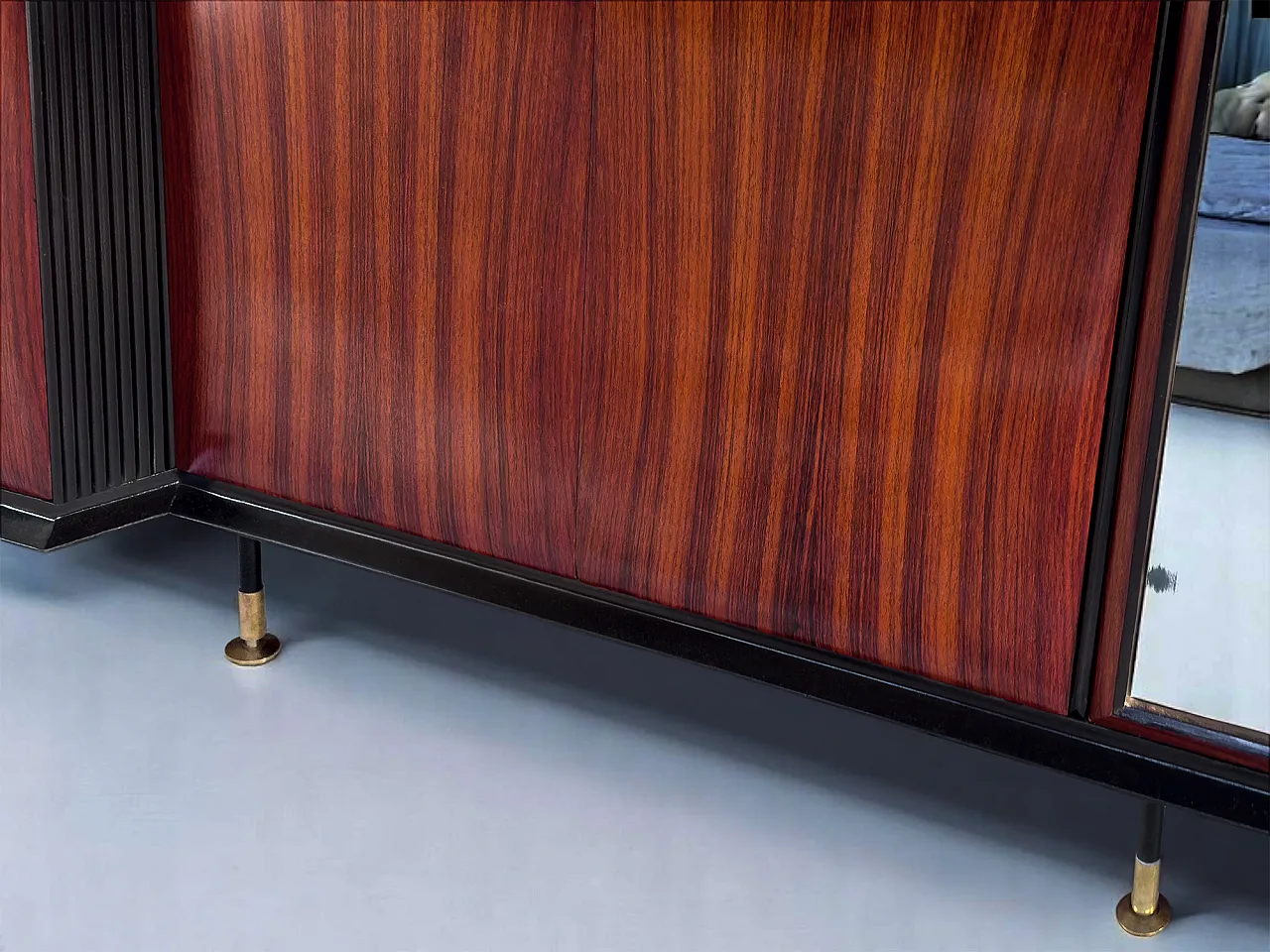 Armadio in legno in teak di metà secolo italiano 7 porte di Vittorio Dassi, anni '50 5