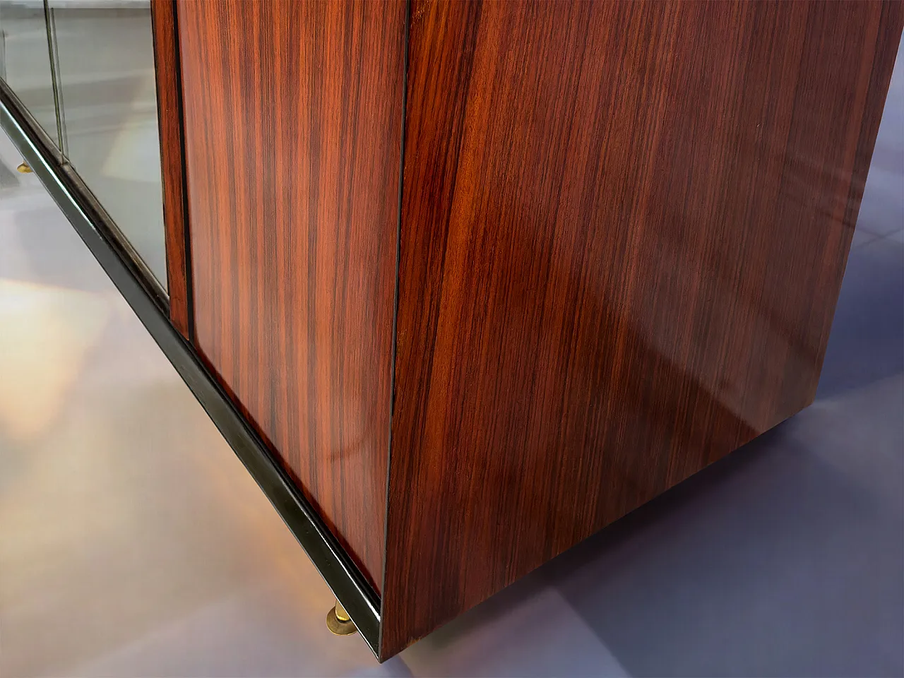 Armadio in legno in teak di metà secolo italiano 7 porte di Vittorio Dassi, anni '50 14