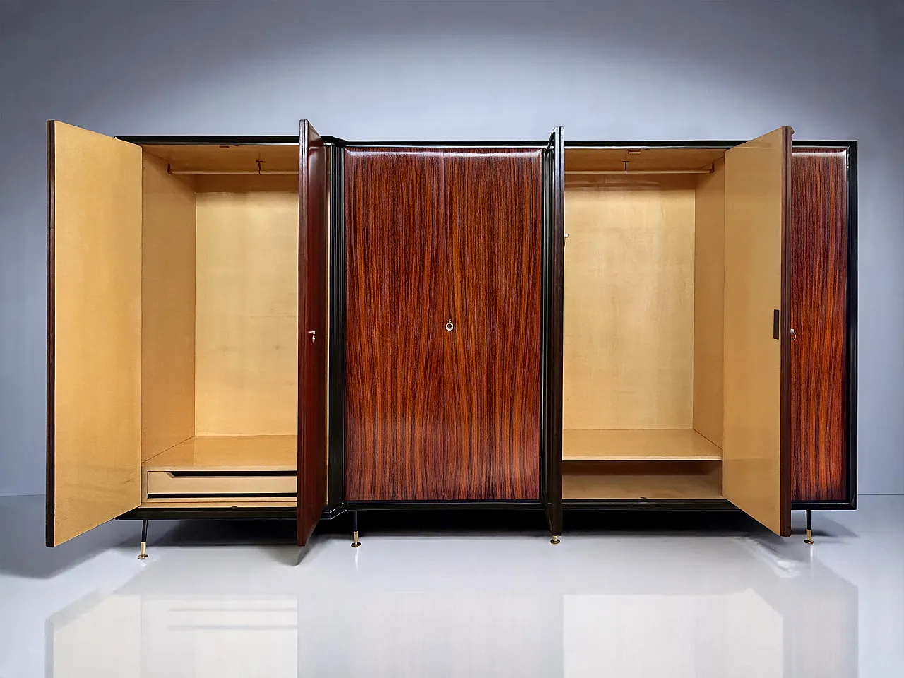 Armadio in legno in teak di metà secolo italiano 7 porte di Vittorio Dassi, anni '50 19