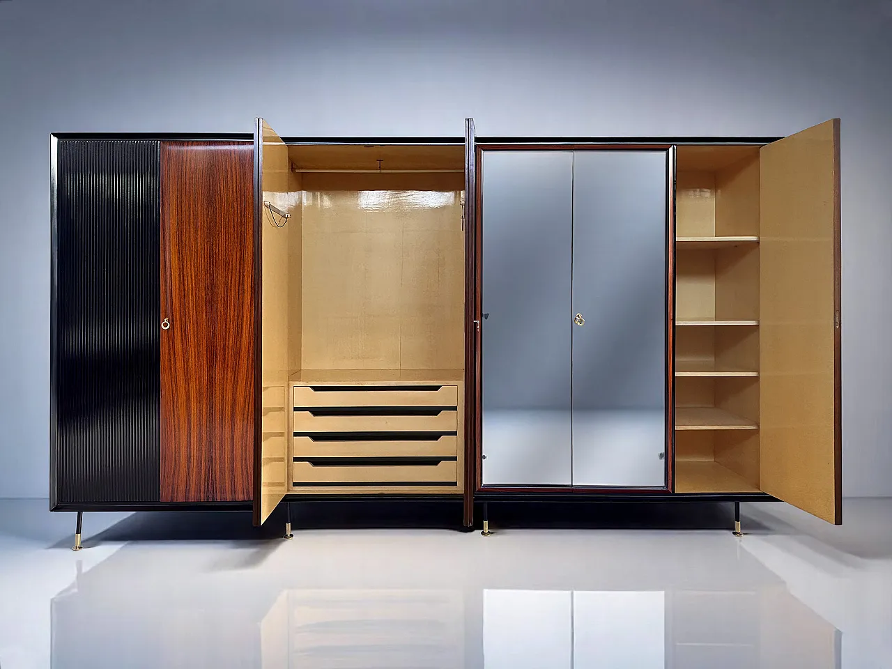 Armadio in legno in teak di metà secolo italiano 7 porte di Vittorio Dassi, anni '50 20