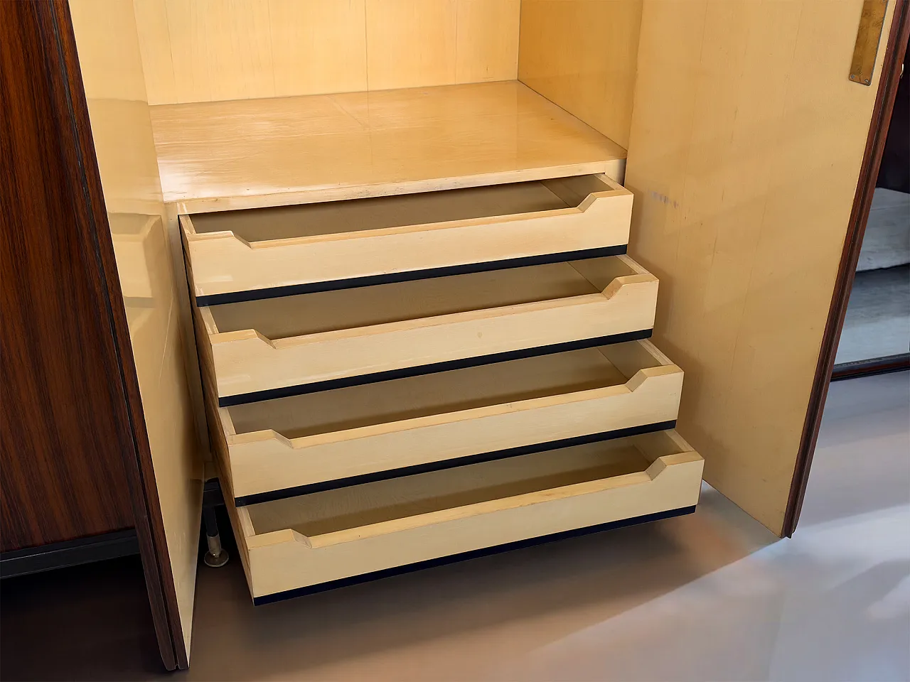 Armadio in legno in teak di metà secolo italiano 7 porte di Vittorio Dassi, anni '50 22