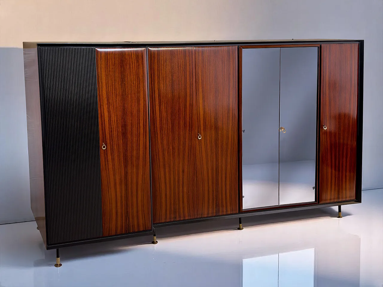 Armadio in legno in teak di metà secolo italiano 7 porte di Vittorio Dassi, anni '50 23