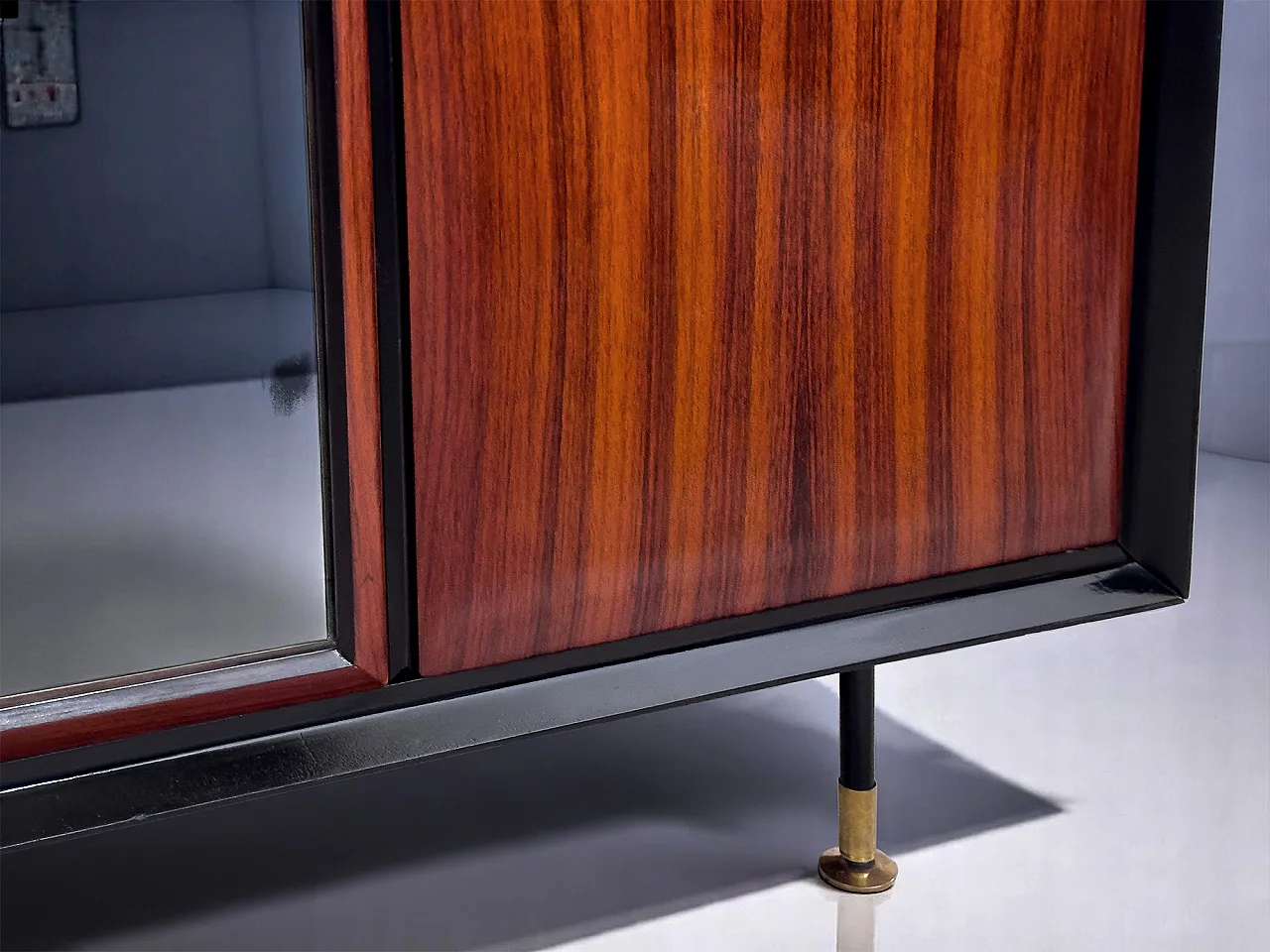 Armadio in legno in teak di metà secolo italiano 7 porte di Vittorio Dassi, anni '50 25