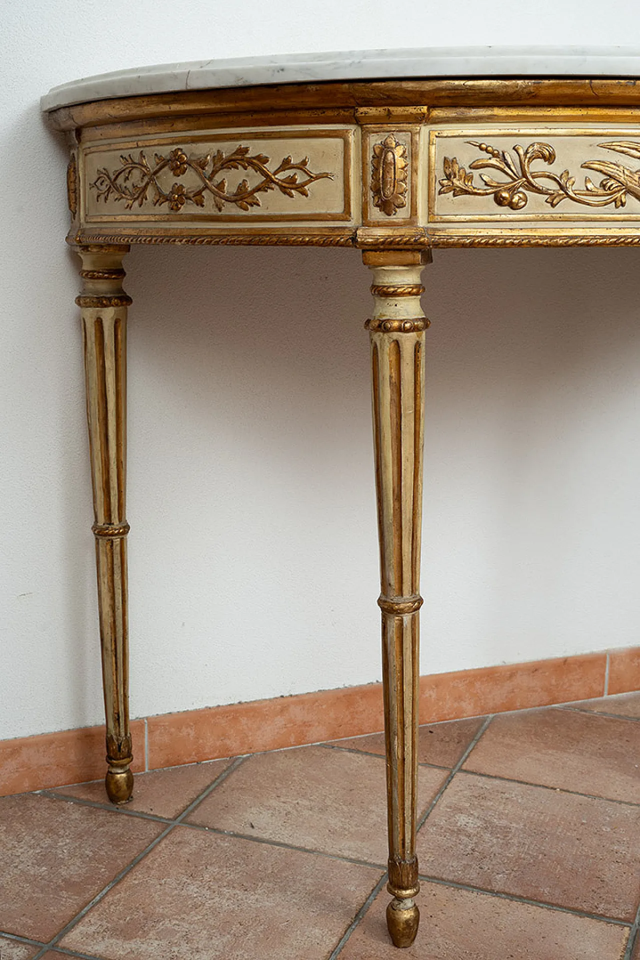 Console Demi Lune Louis XVI in lacquered and golden wood, Naples, 19th 5