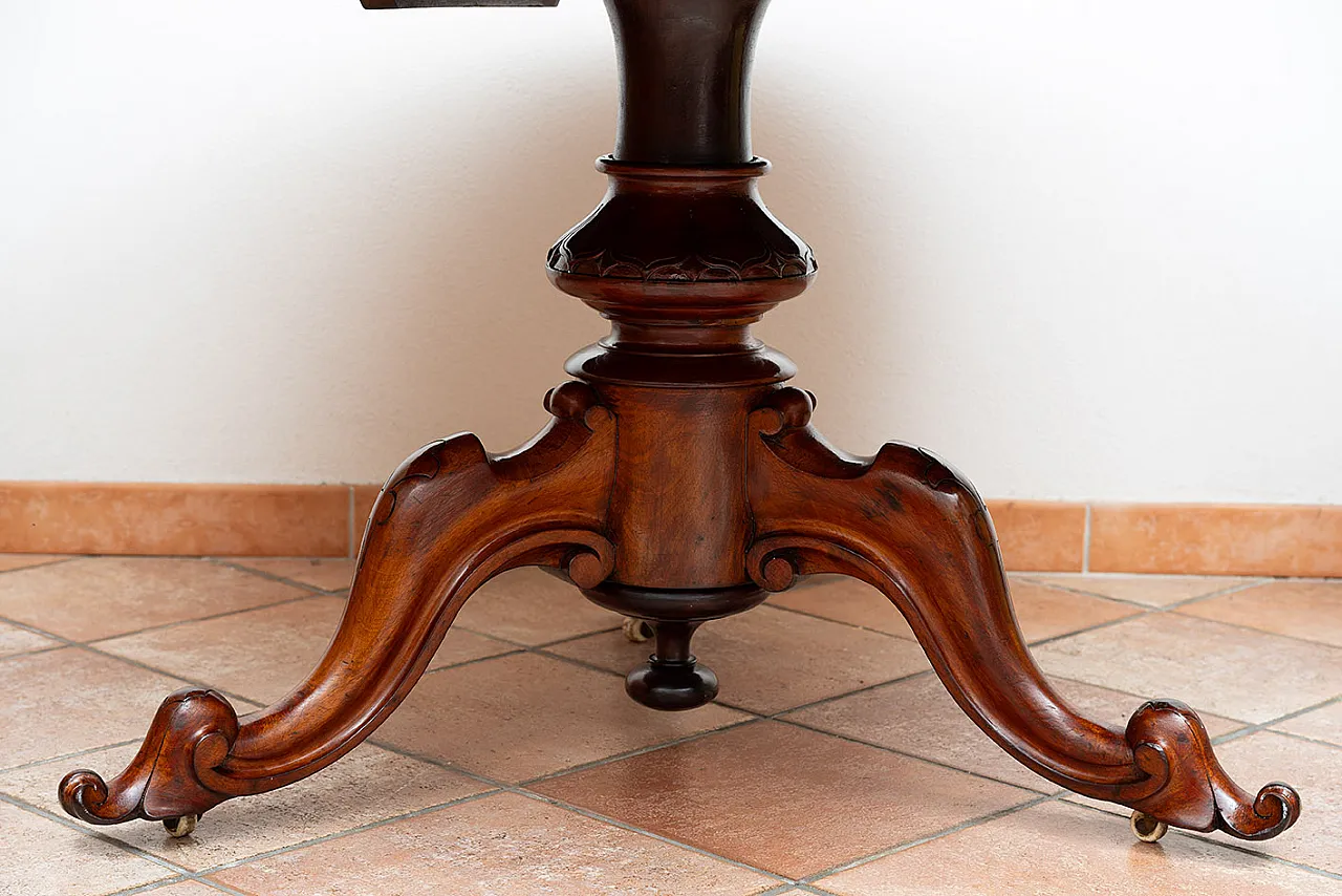 Tavolo a vela Vittoriano in radica di noce con piede centrale, '800 2