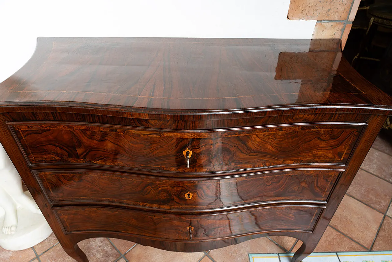 Chest of drawers Louis XIV Neapolitan in walnut root, 18th century 4