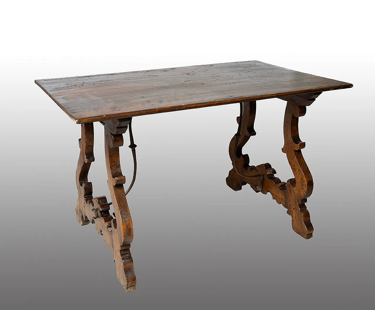 Fratino Table in solid walnut, Naples early 18th century 6
