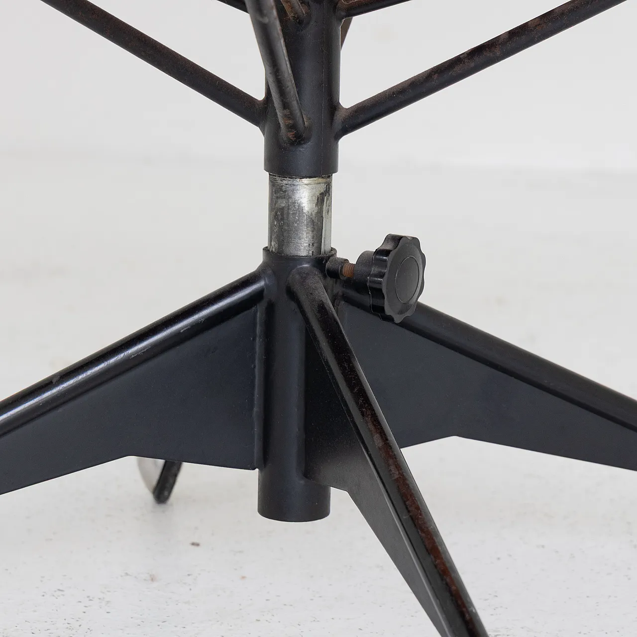 Poltrona girevole Neptunia di BBPR per Arflex, anni ’50 8