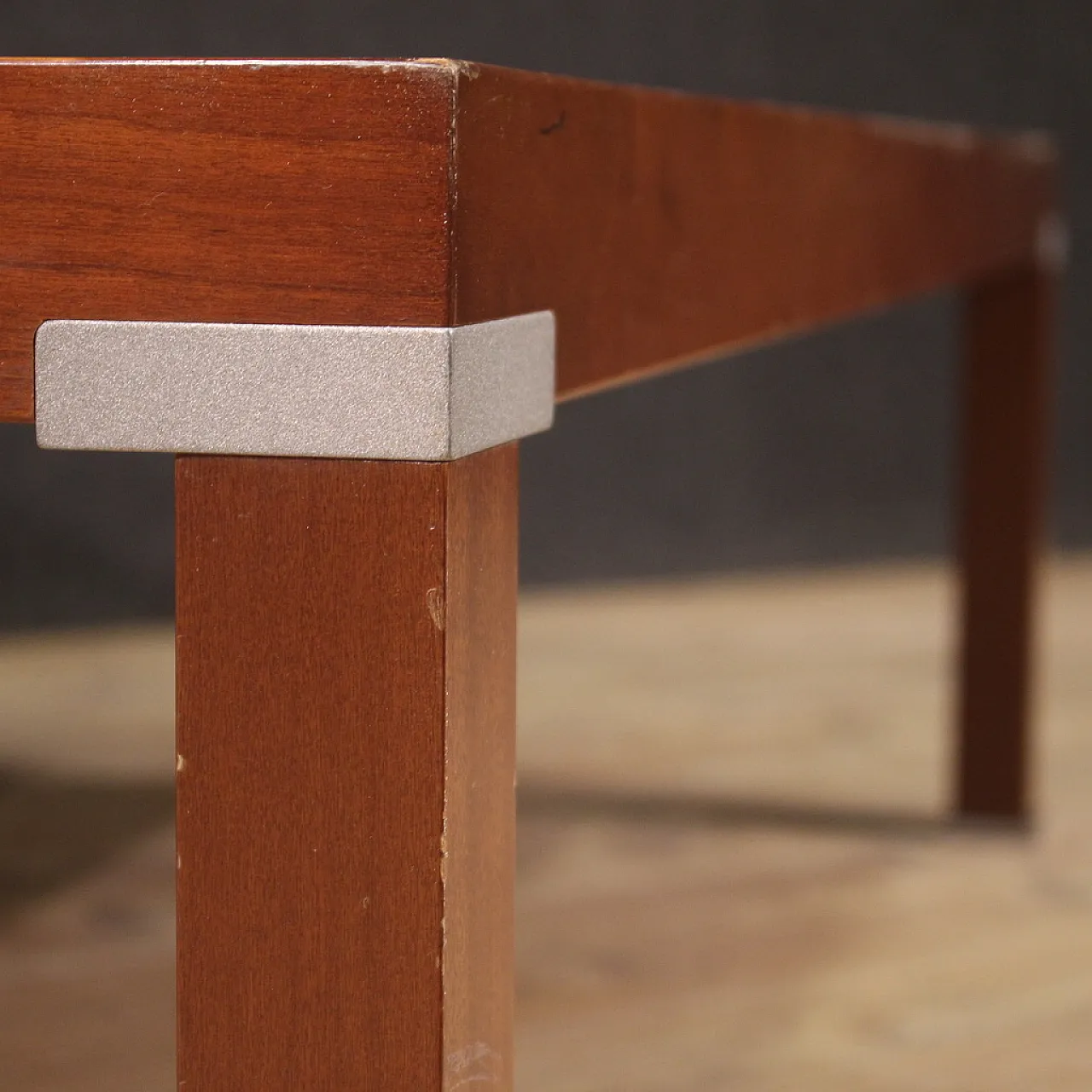 Tavolo da salotto di design in legno di ciliegio, anni 80' 10