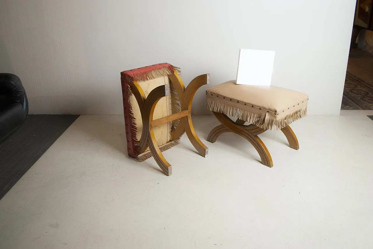 Coppia di sgabello in legno e tessuto nello stile di Gio Ponti, anni '40 17