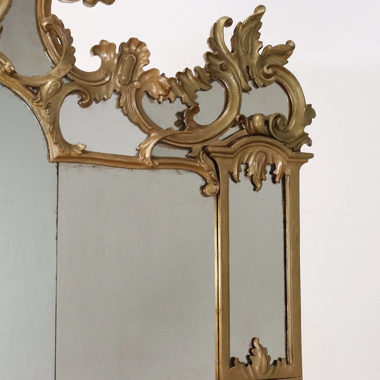 Rococo-style showcase with mirror, 19th century 6