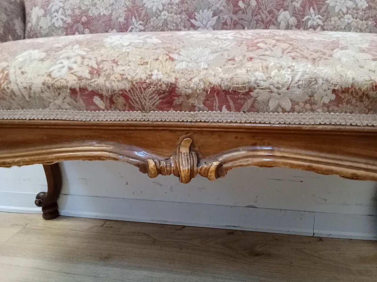 Louis XV style walnut sofa, early 20th century 8