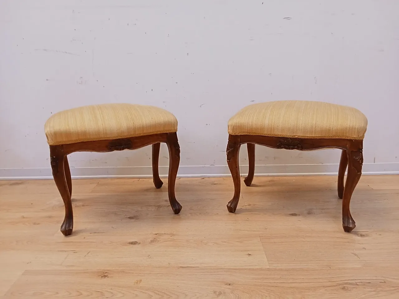 Pair of stools in walnut, early 20th century 2