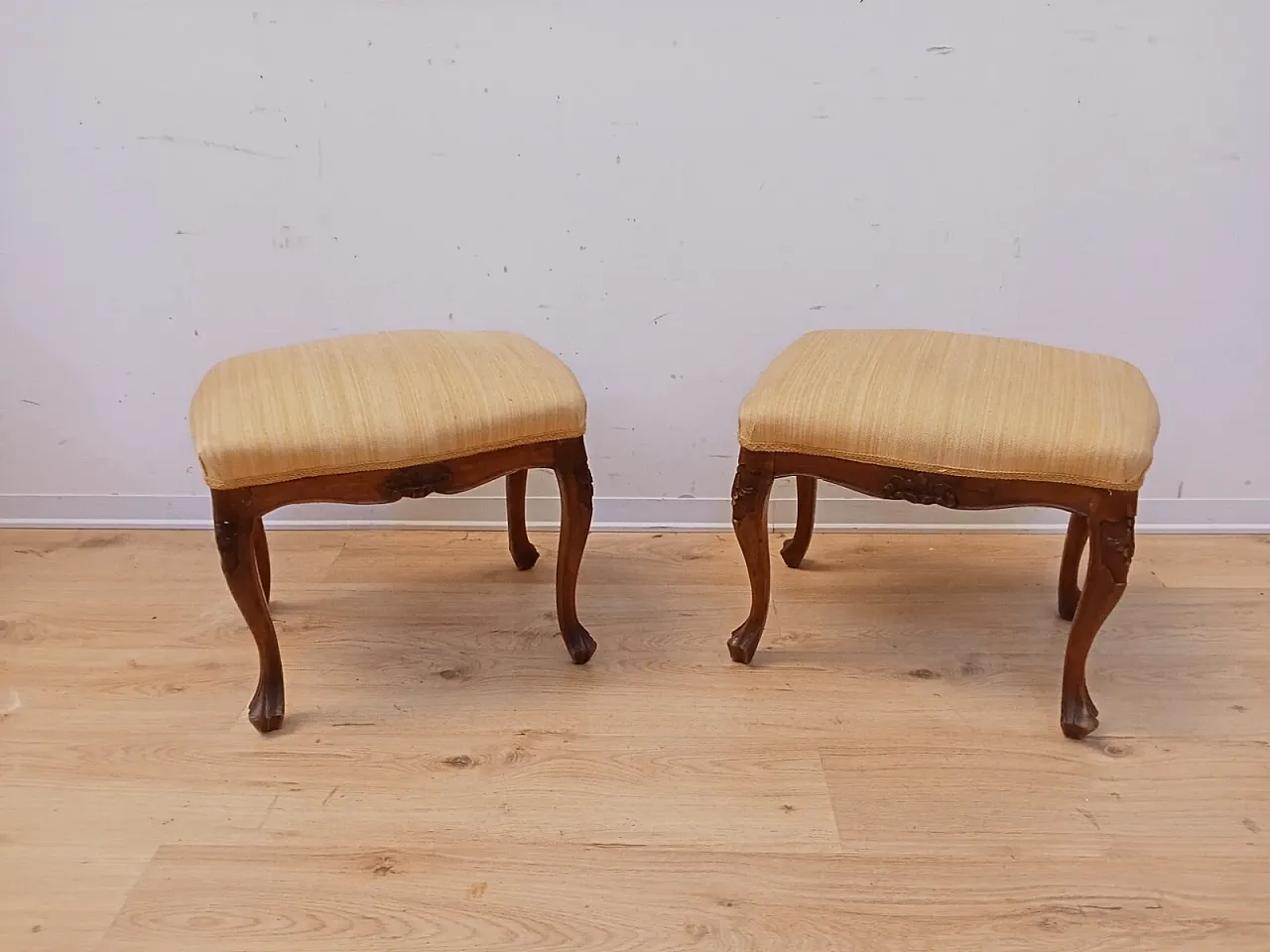 Pair of stools in walnut, early 20th century 3