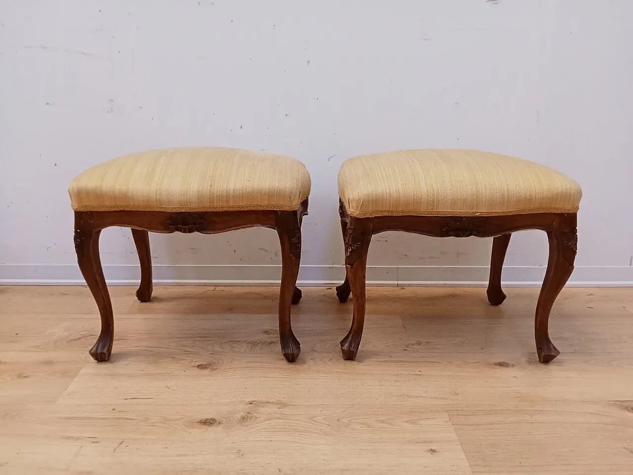 Pair of stools in walnut, early 20th century 4