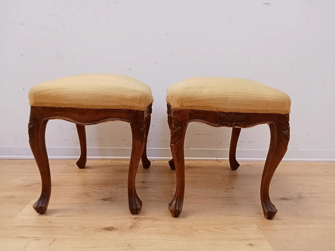 Pair of stools in walnut, early 20th century 8