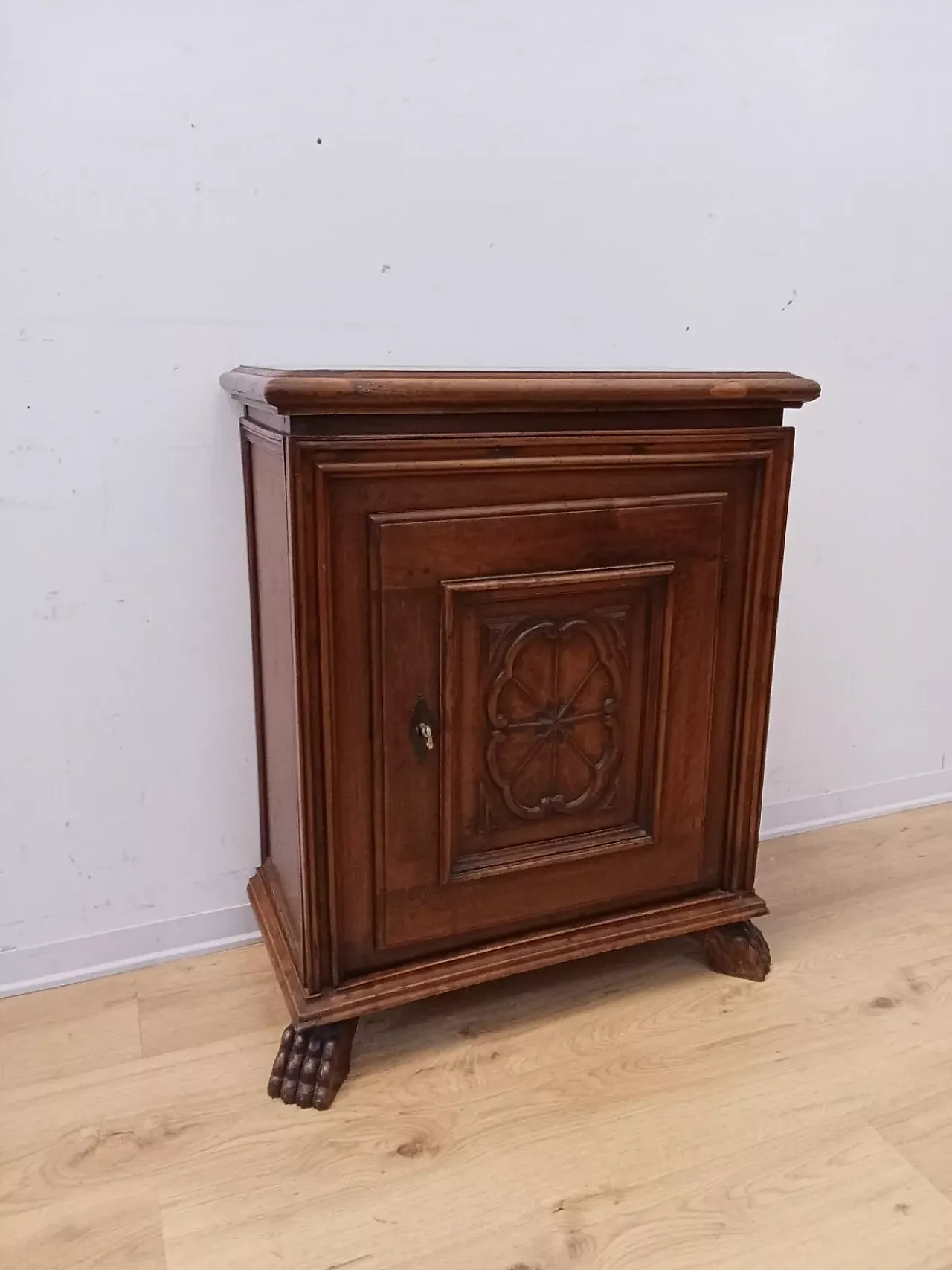 Walnut one-door sideboard, late 19th century 3
