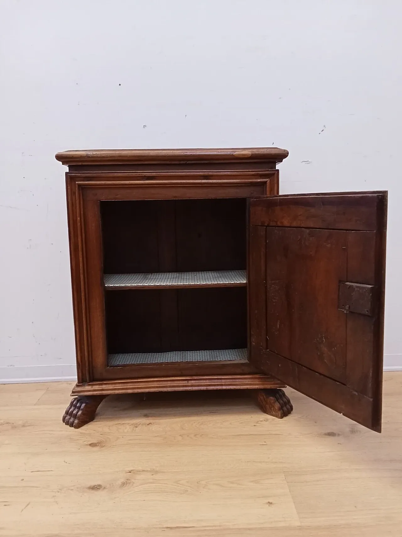 Walnut one-door sideboard, late 19th century 10