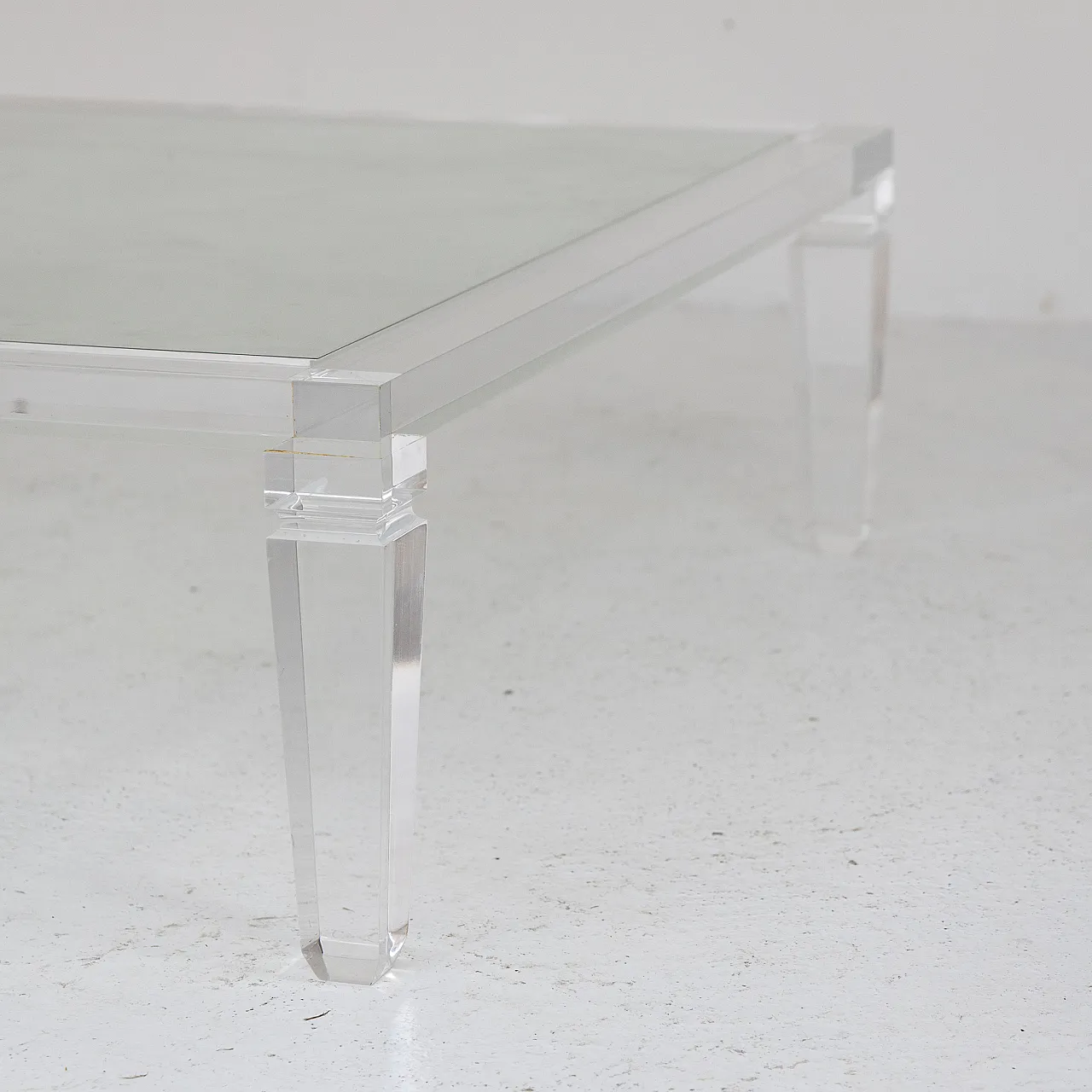 Tavolino basso quadrato in plexiglass con piano in vetro, anni '70 4