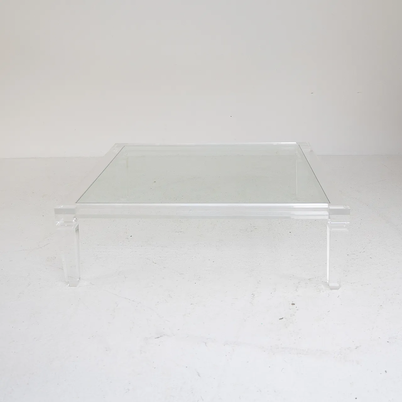 Tavolino basso quadrato in plexiglass con piano in vetro, anni '70 5