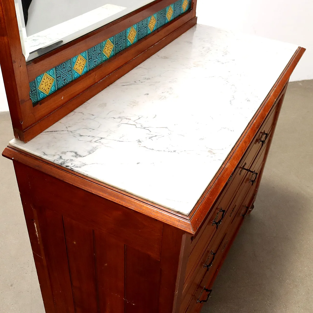 Cassettone con alzata in mogano, '800 3