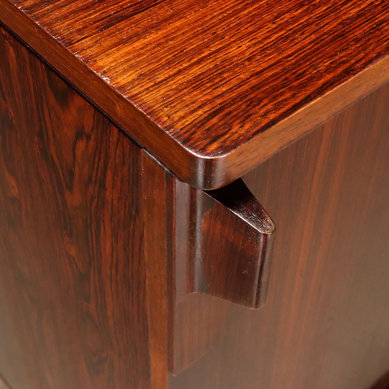Sideboard with sliding doors in exotic wood and leather, 1960s 3