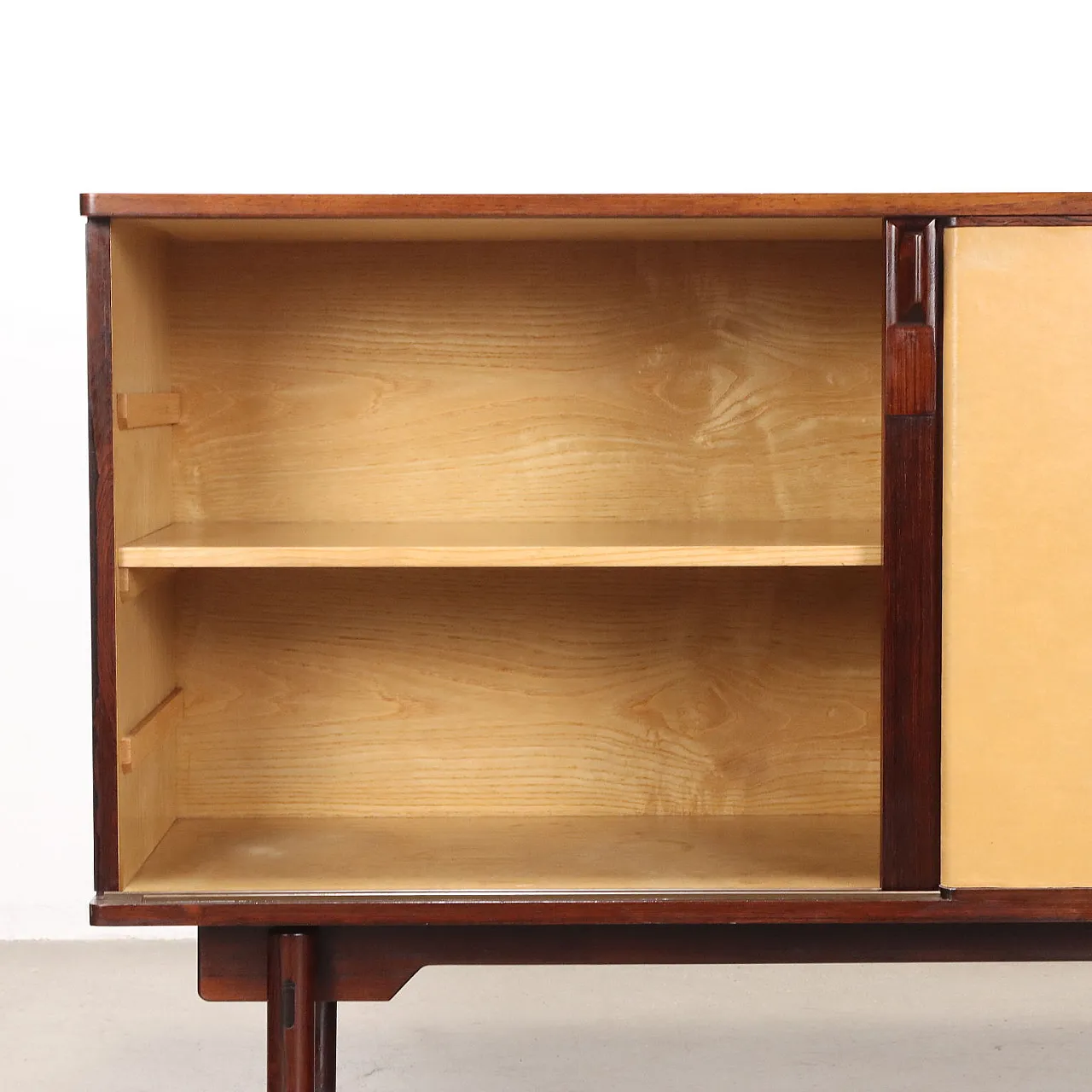 Sideboard with sliding doors in exotic wood and leather, 1960s 5