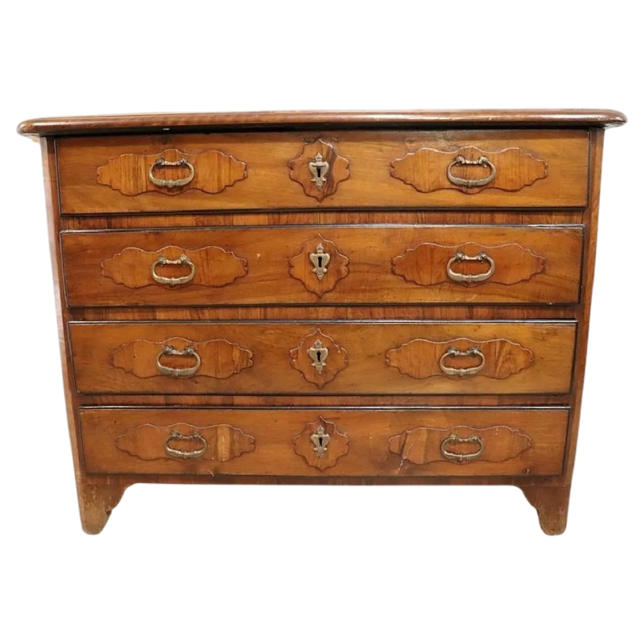 Cassettone in noce, '600 10