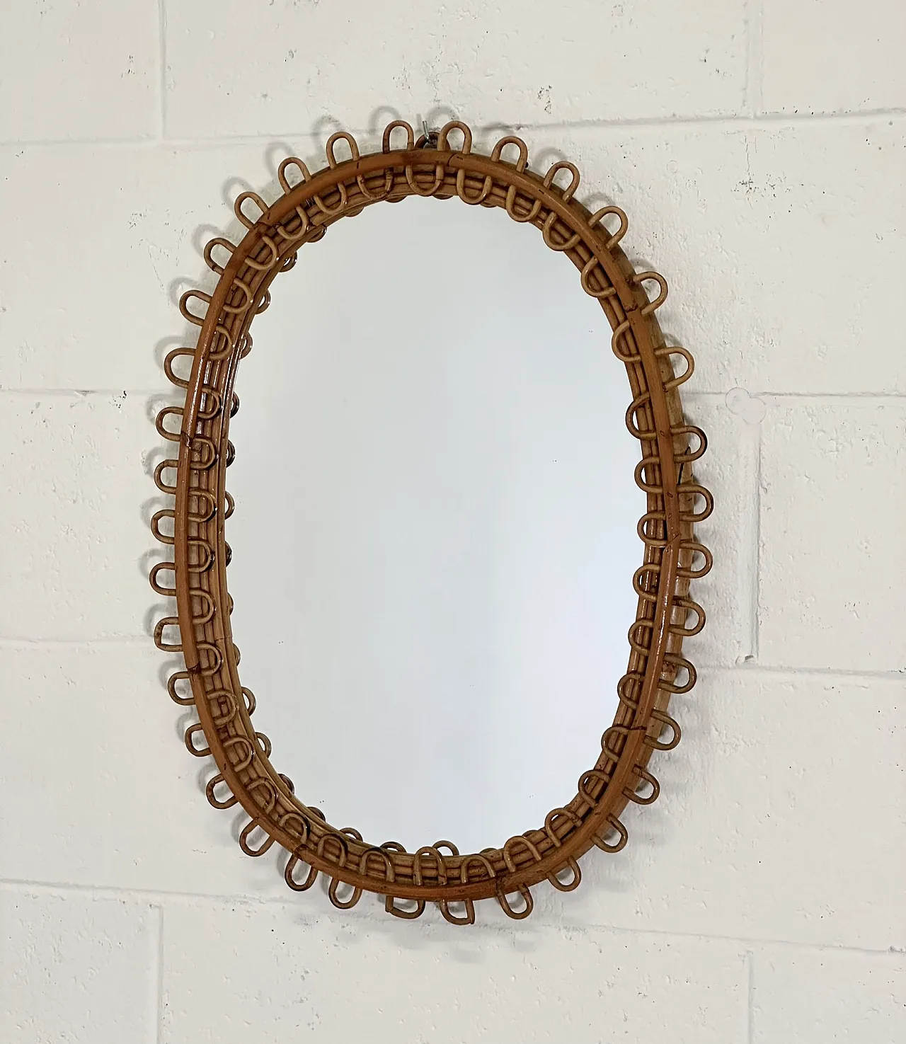 Specchio ovale in giunco e bambù, anni '70 1