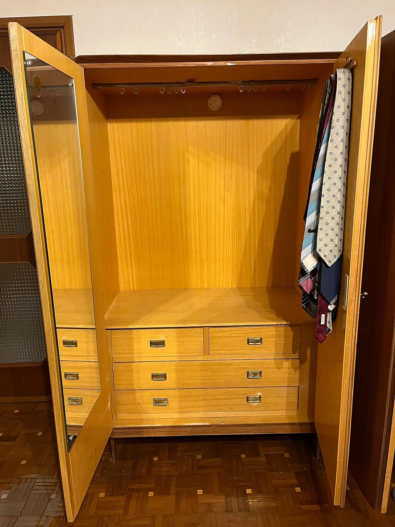 Armadio in teak a 6 ante e cassetti in ottime condizioni, anni '60 3