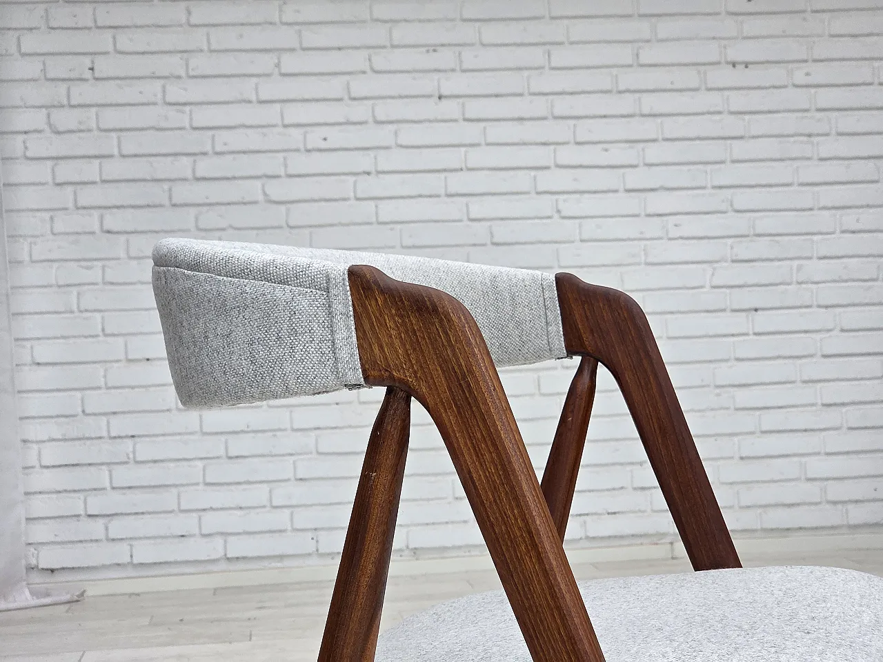 1960s, Danish design by Th.Harlev, model 205, set of 4 chairs. 7