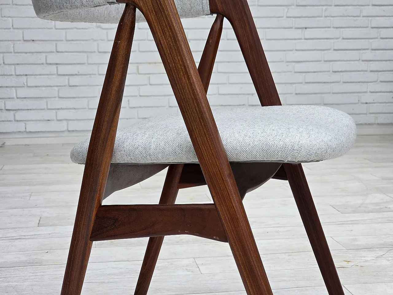 1960s, Danish design by Th.Harlev, model 205, set of 4 chairs. 8