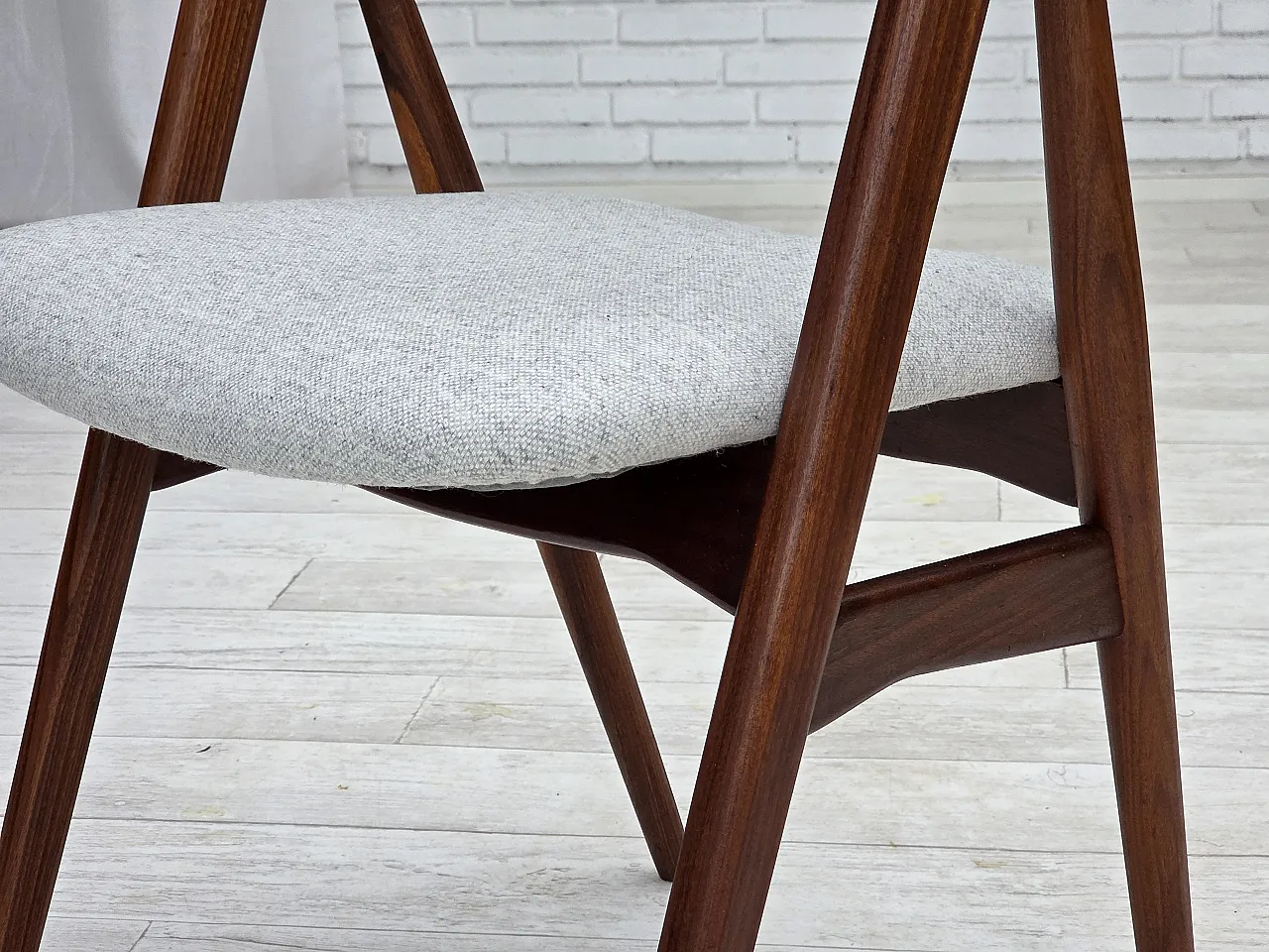 1960s, Danish design by Th.Harlev, model 205, set of 4 chairs. 19