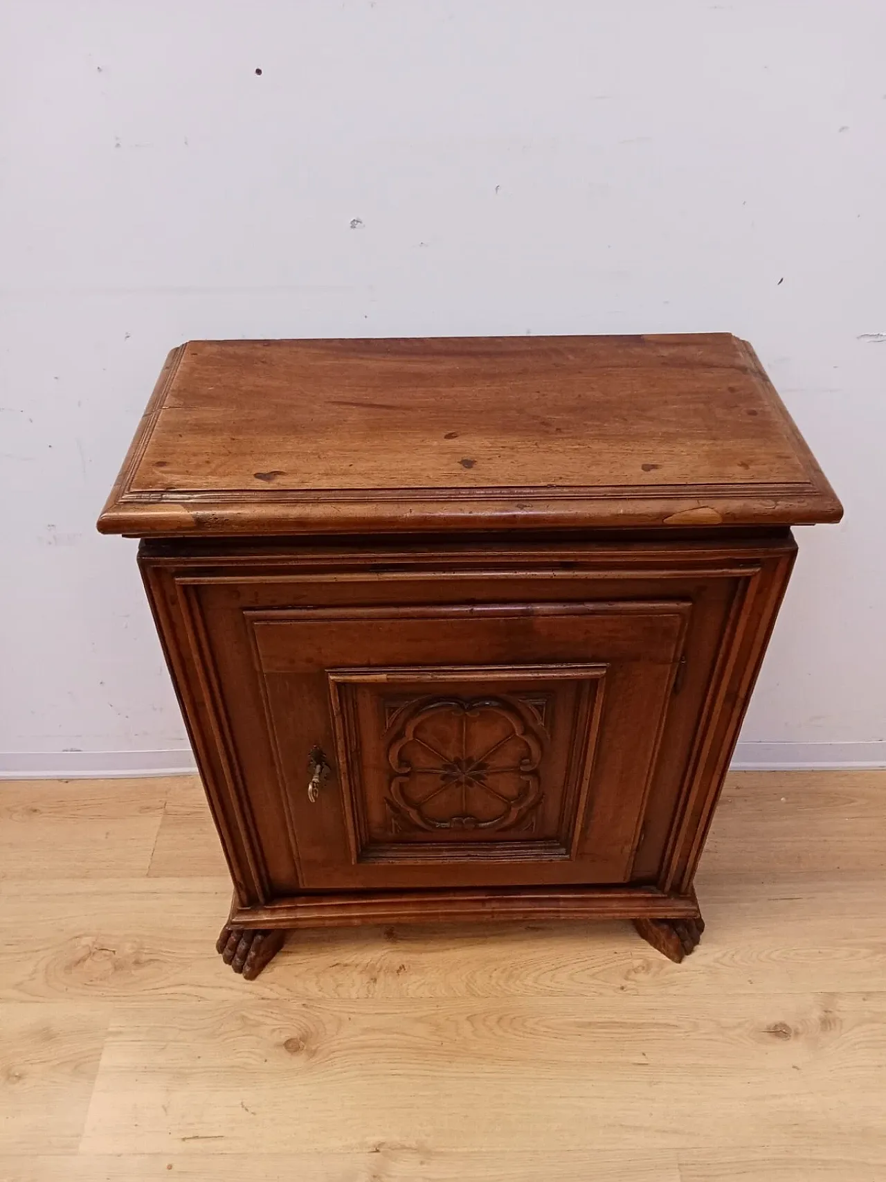 Small solid walnut sideboard, late 19th century 5