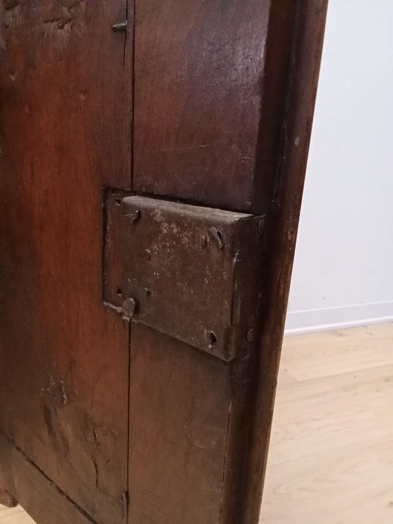 Small solid walnut sideboard, late 19th century 11