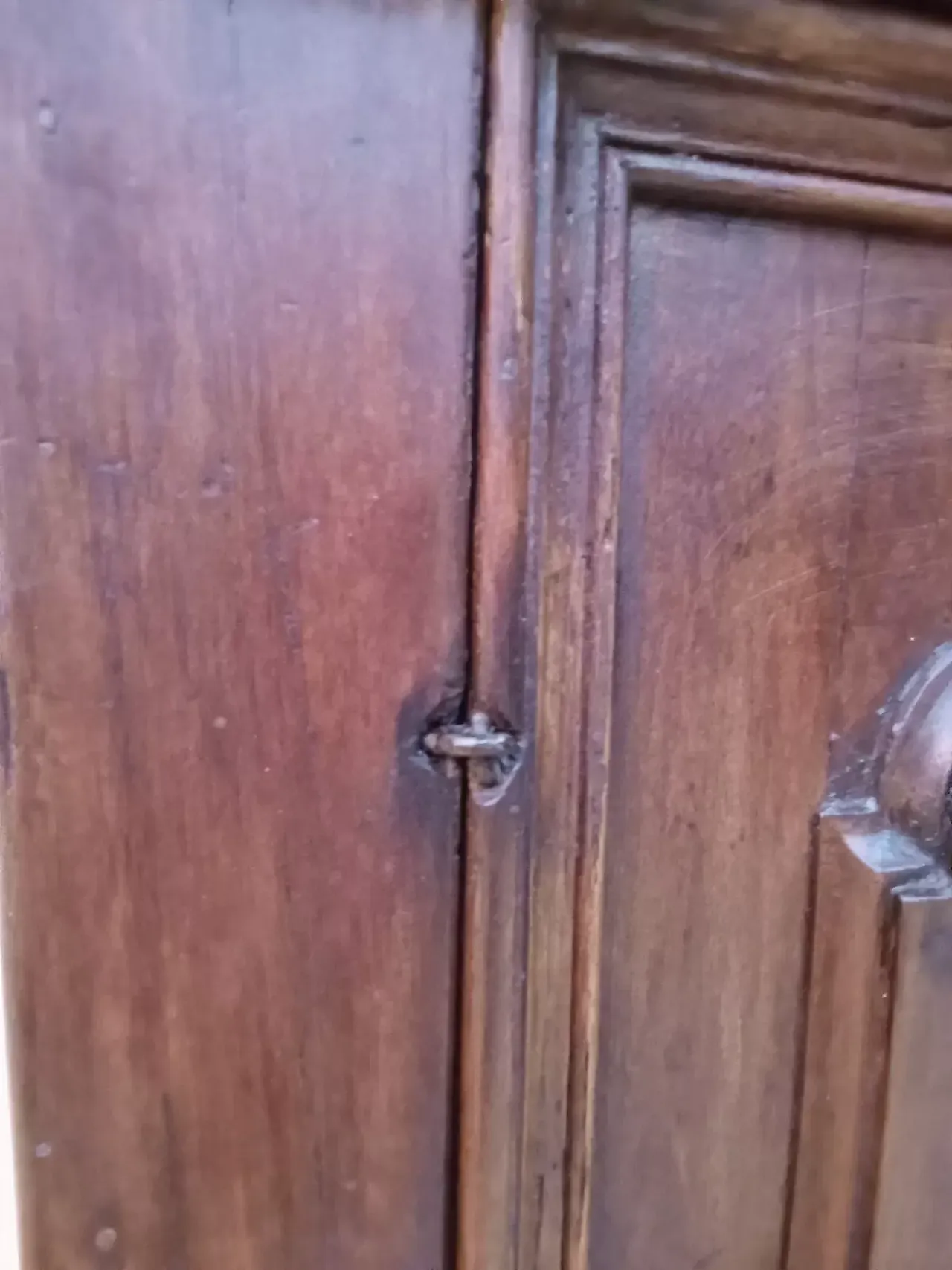 Solid walnut cabinet, early 18th century 9