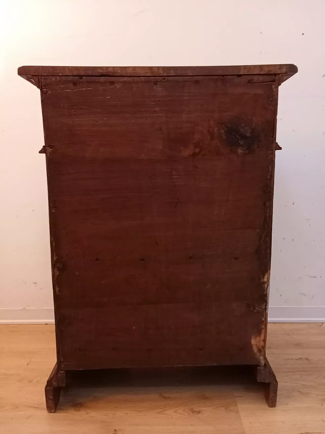 Solid walnut cabinet, early 18th century 16