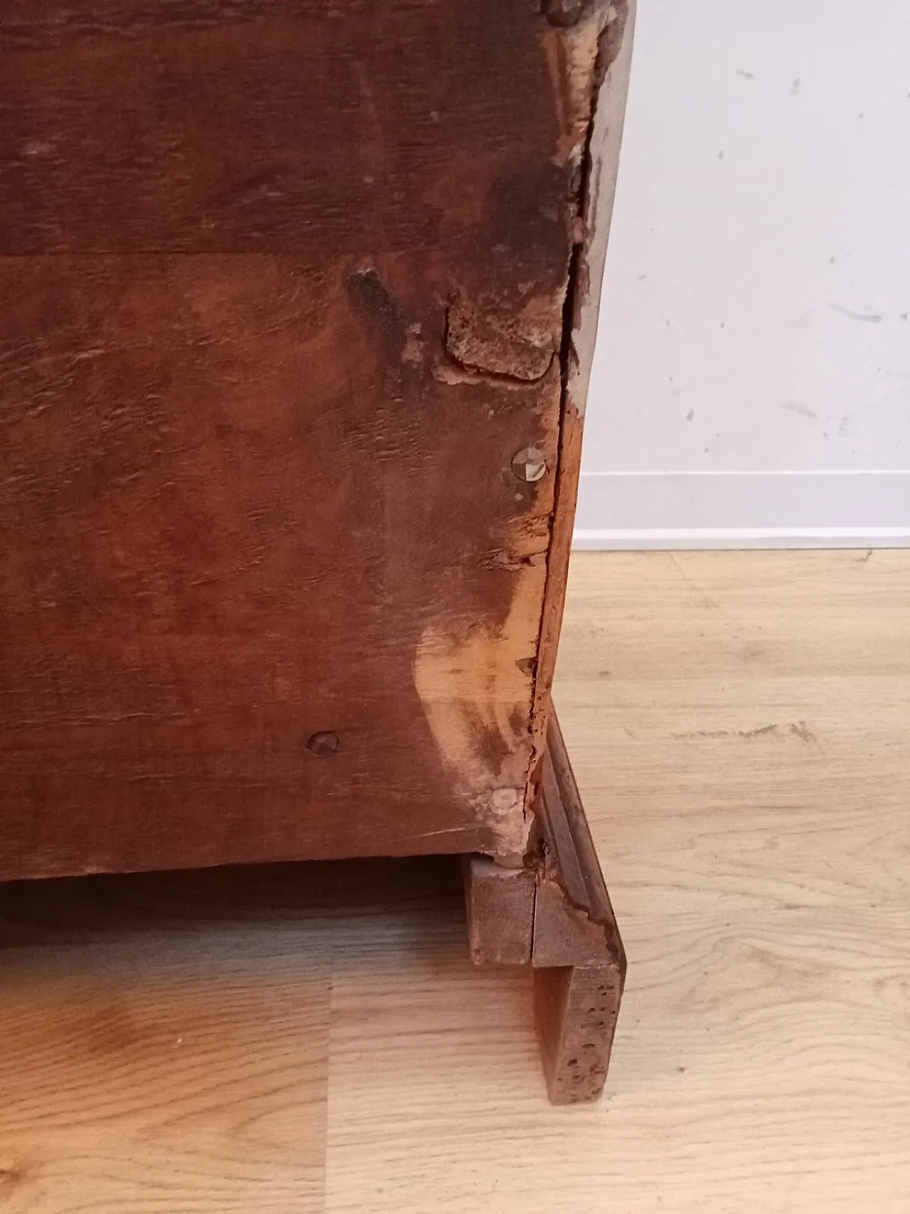 Solid walnut cabinet, early 18th century 17