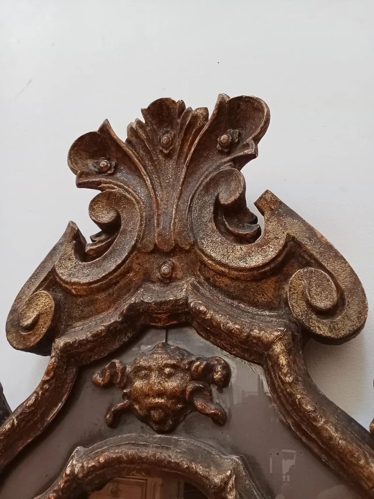 Specchiera in stile Luigi XV in legno dorato, fine '800 10