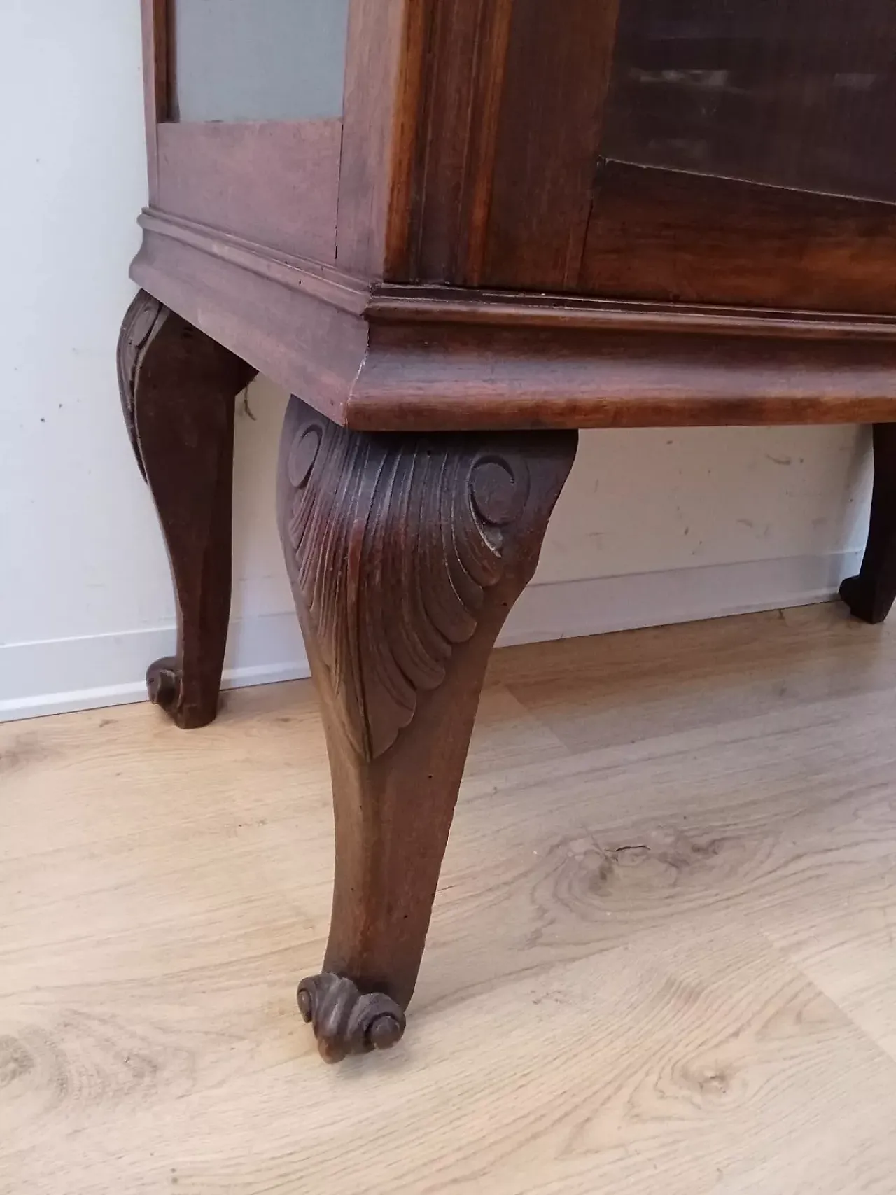 Vetrina in noce con vetri bisellati, primo '900 5