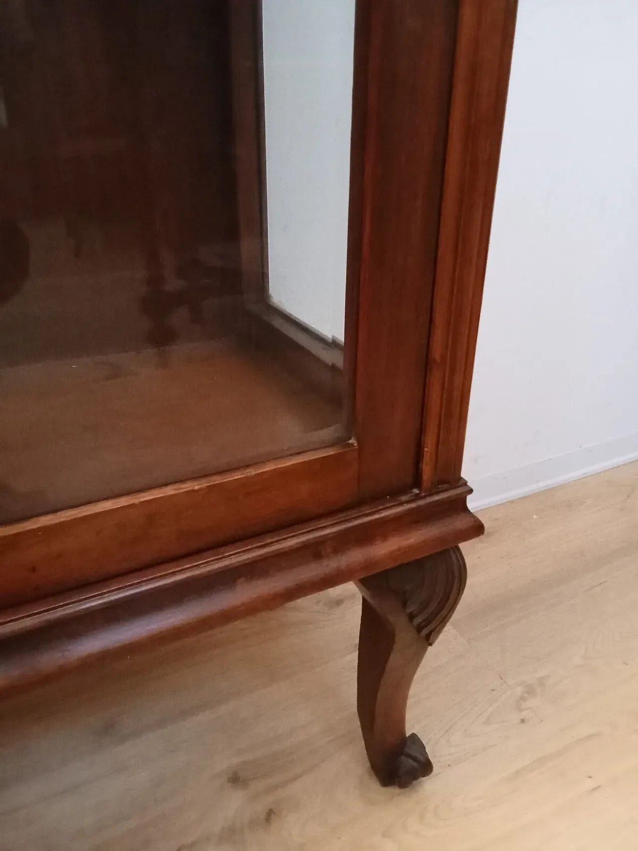 Vetrina in noce con vetri bisellati, primo '900 8