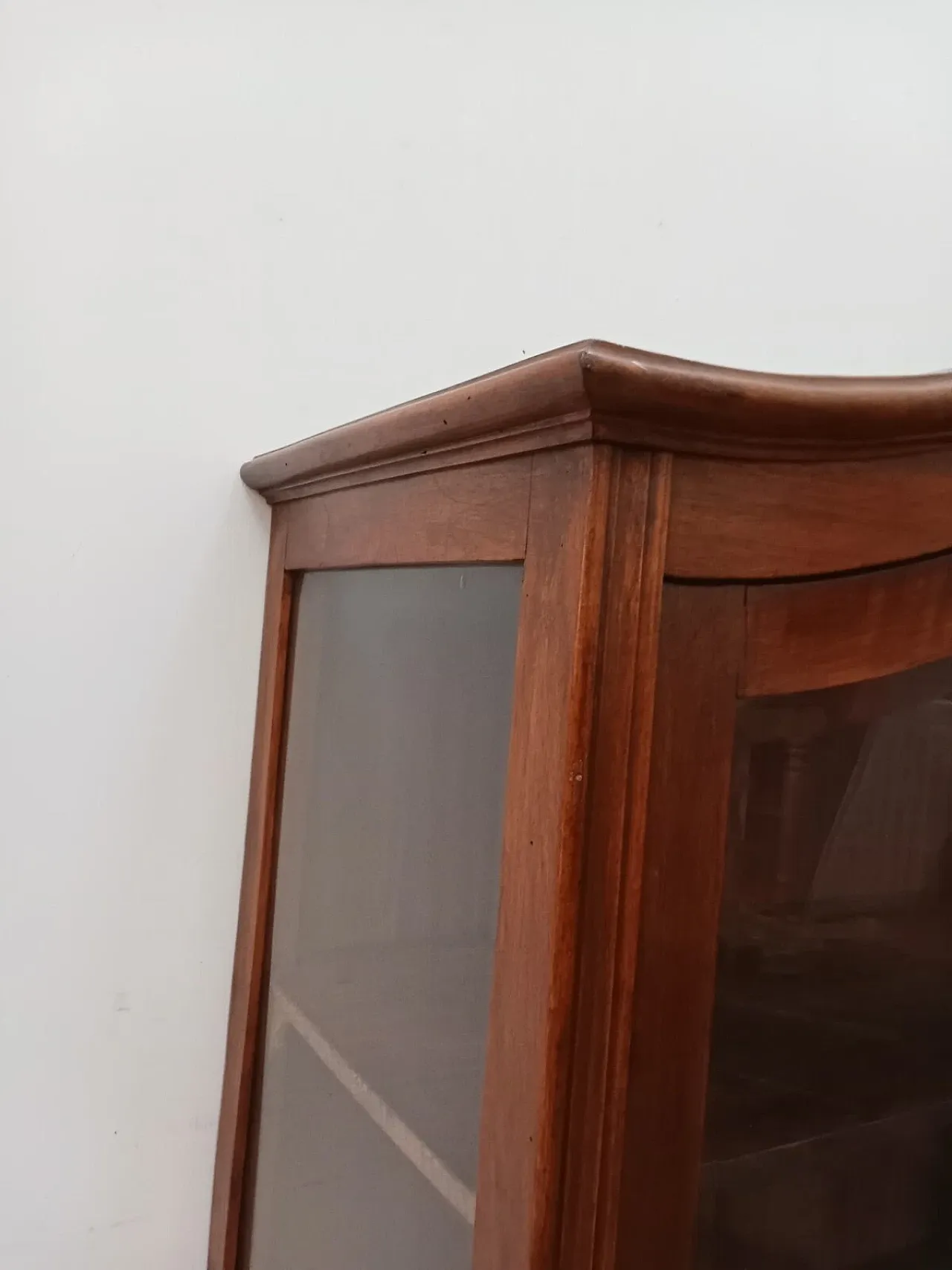 Vetrina in noce con vetri bisellati, primo '900 9