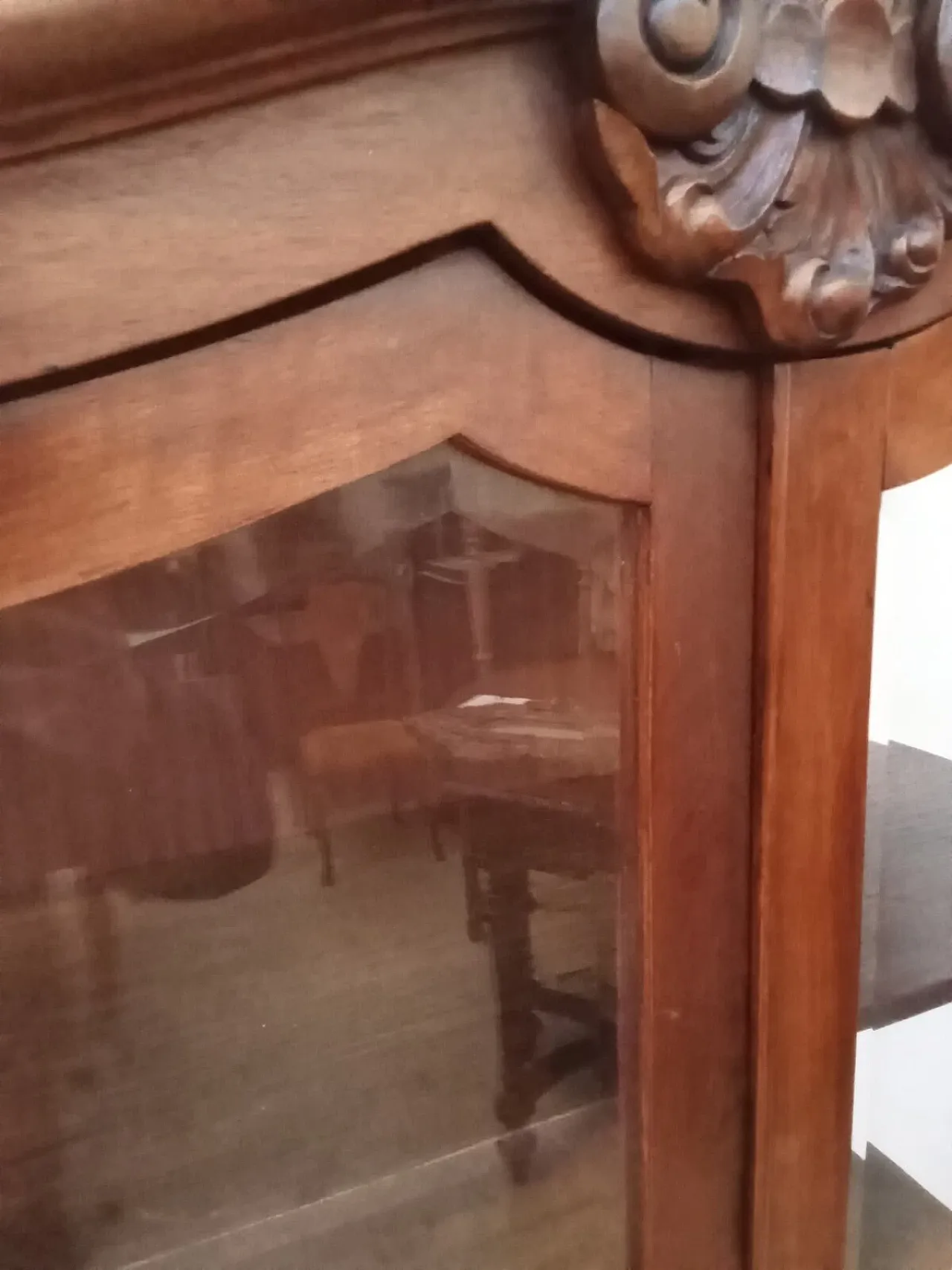 Vetrina in noce con vetri bisellati, primo '900 10