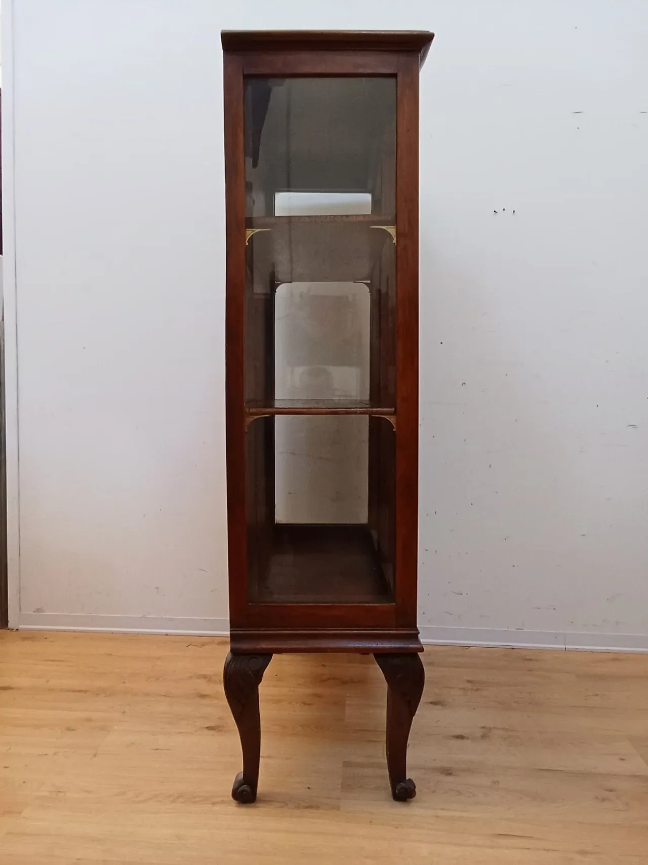 Vetrina in noce con vetri bisellati, primo '900 17