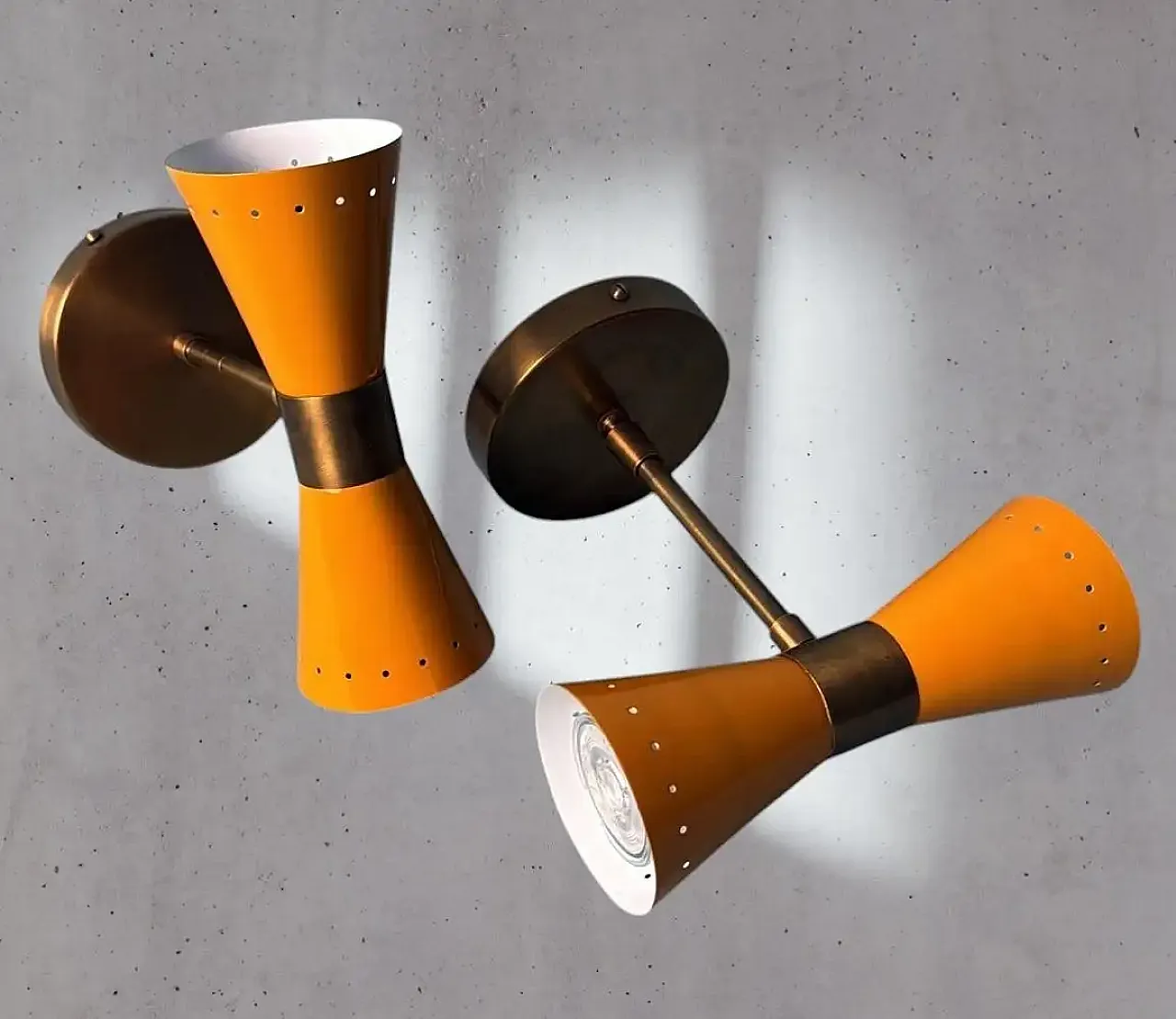 Coppia di appliques in metallo laccato e ottone, anni 2000 4