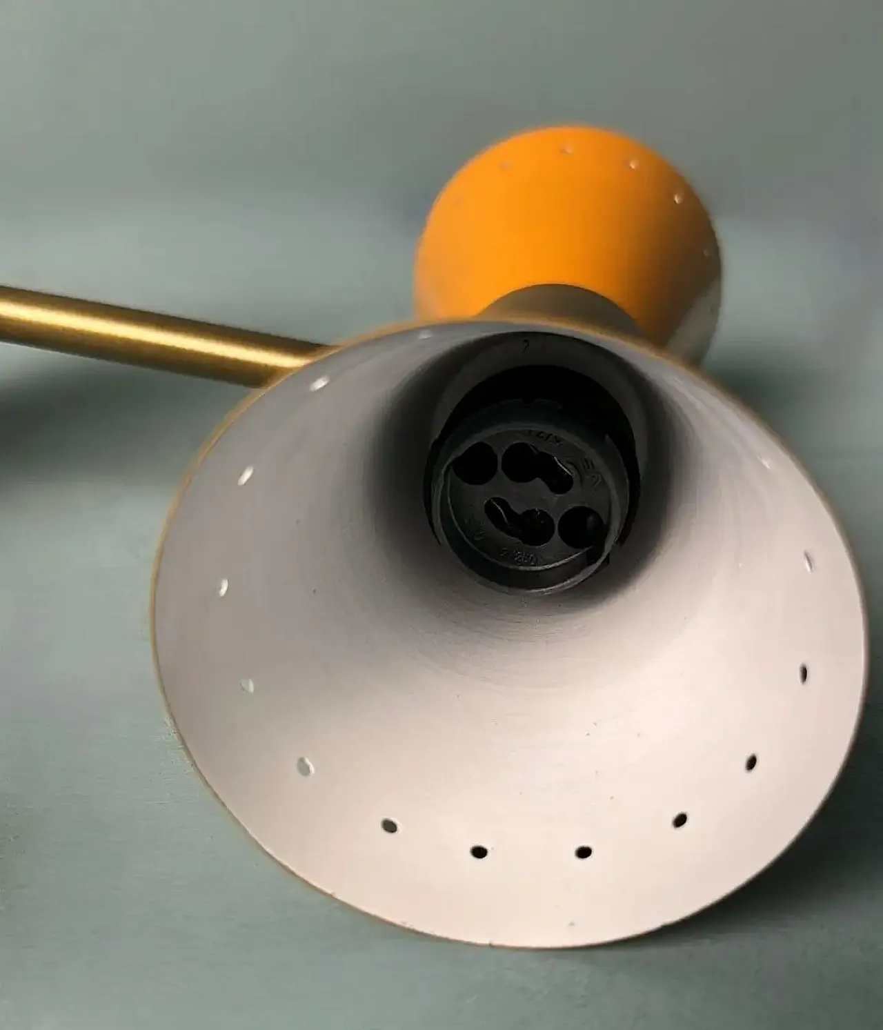 Coppia di appliques in metallo laccato e ottone, anni 2000 14